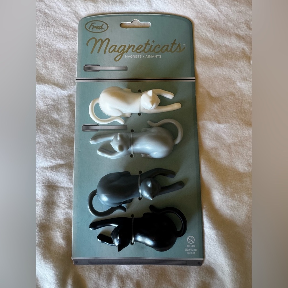Fred | Magneticats - Set of four cat magnets NTW